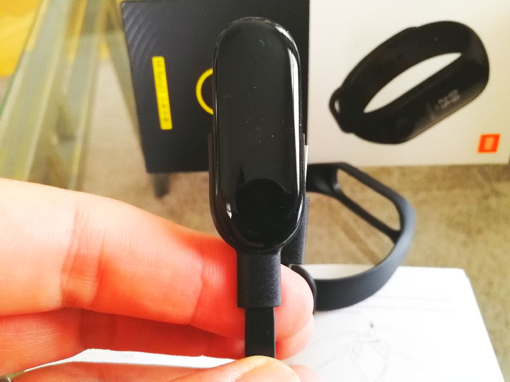 Xiaomi Mi Band 3 im USB-Ladegerät